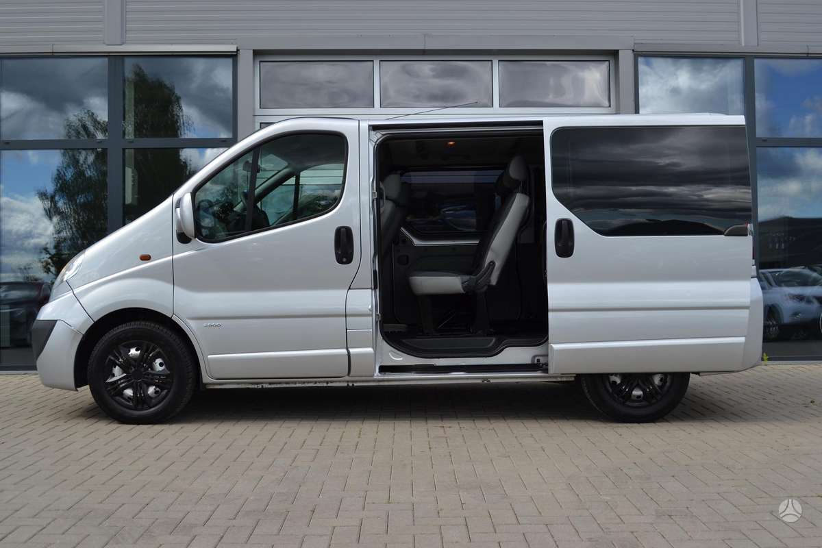 Opel Vivaro 2010 — photo 12