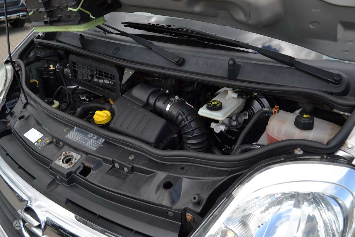 Opel Vivaro 2010 — photo 15
