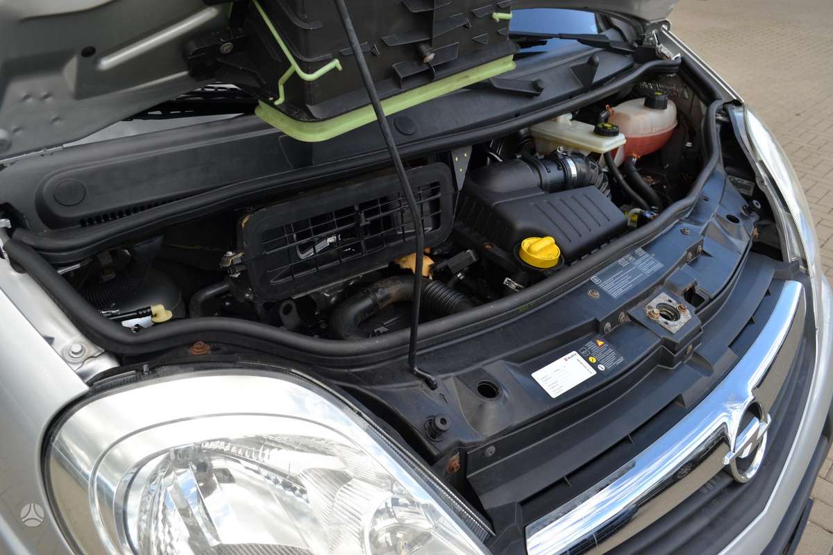 Opel Vivaro 2010 — photo 17