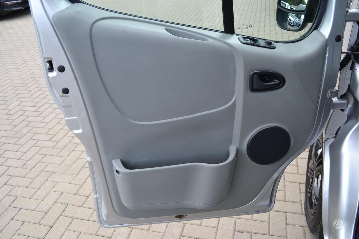 Opel Vivaro 2010 — photo 19