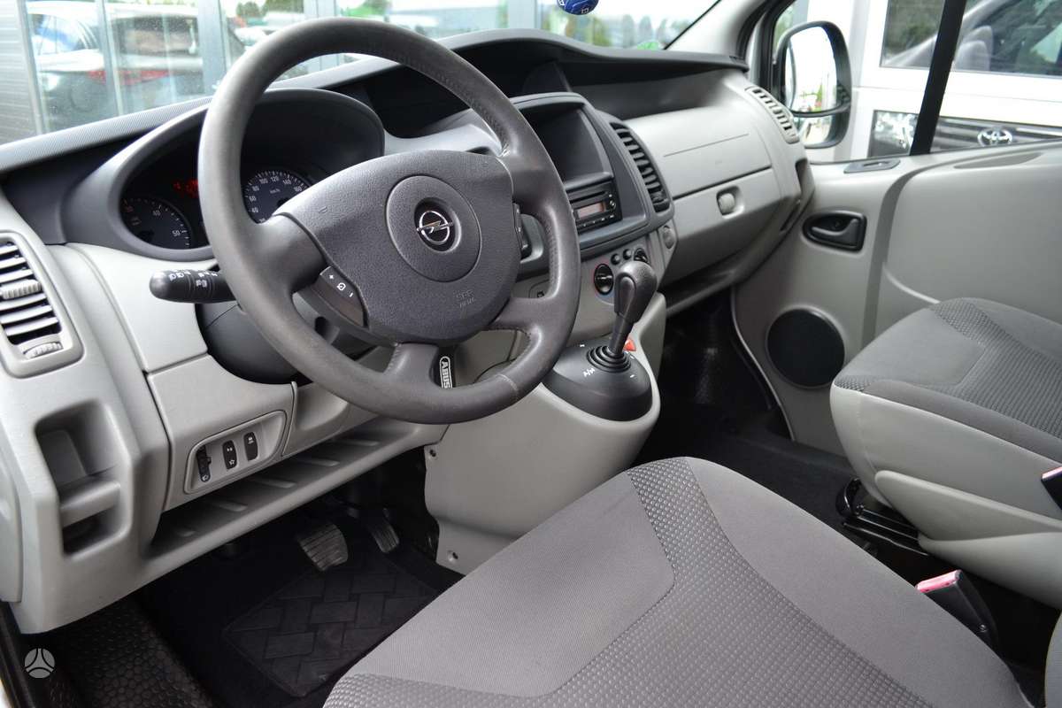 Opel Vivaro 2010 — photo 20