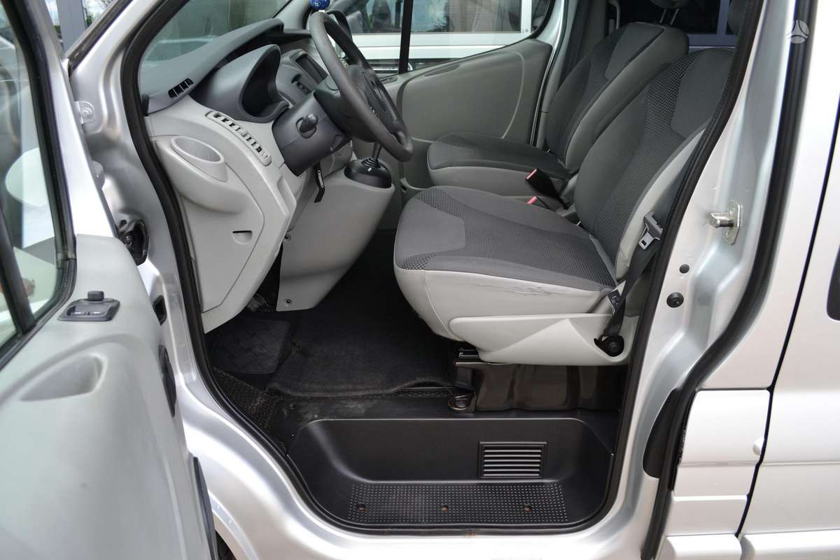Opel Vivaro 2010 — photo 21