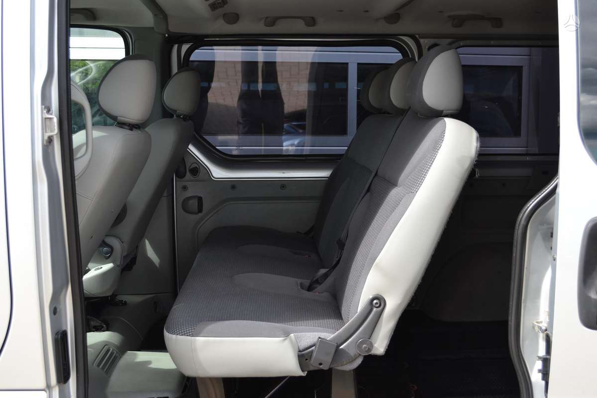 Opel Vivaro 2010 — photo 28