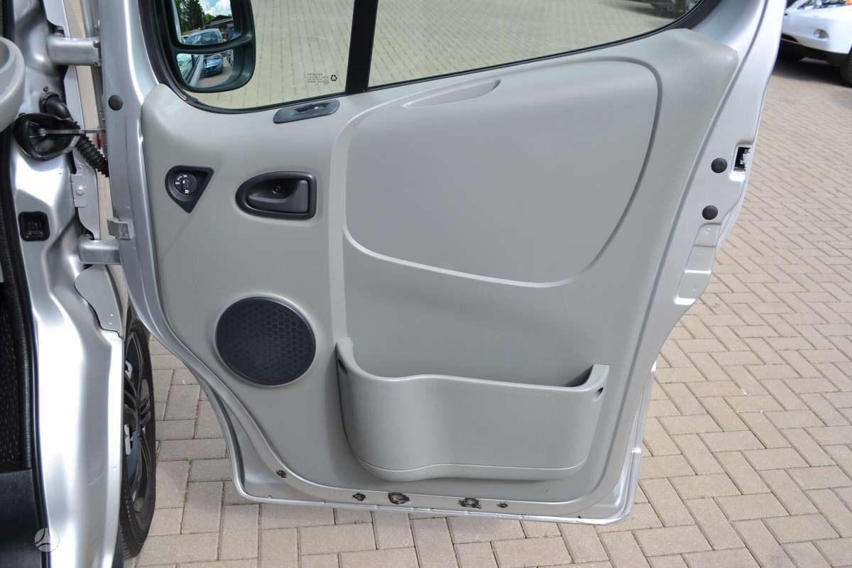 Opel Vivaro 2010 — photo 29