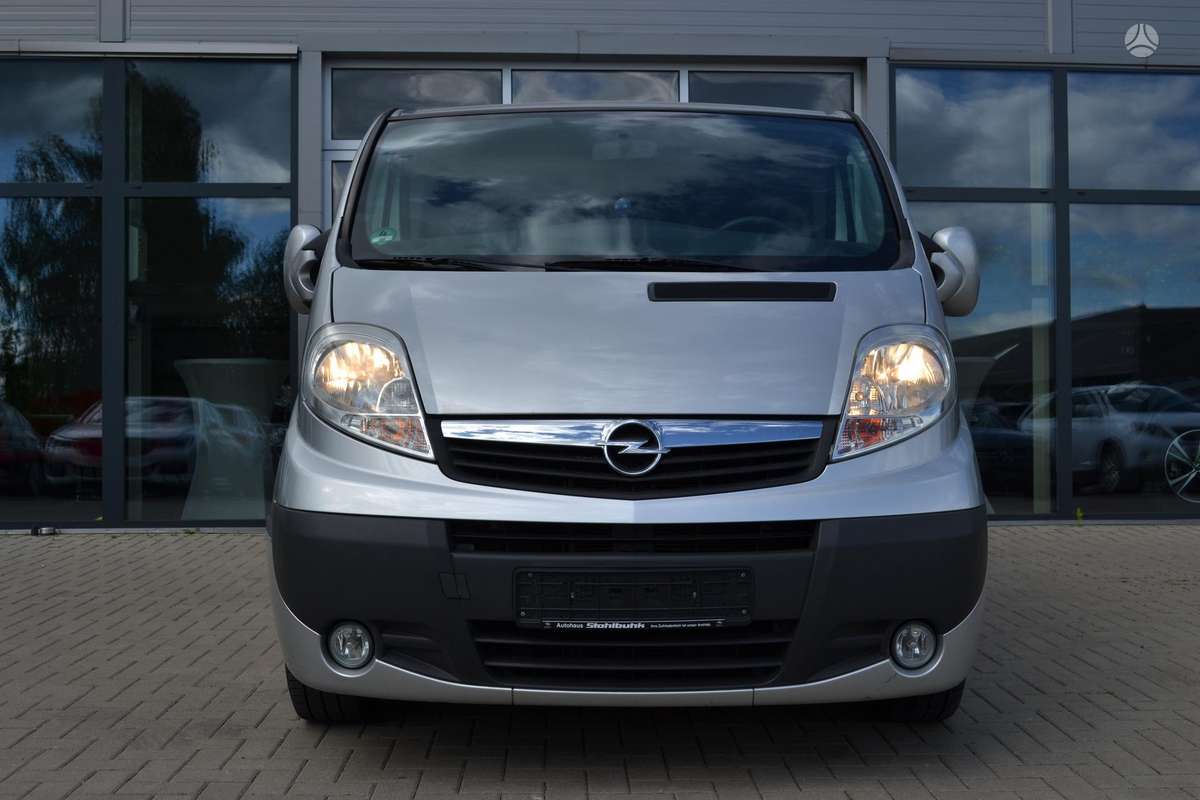 Opel Vivaro 2010 — interior
