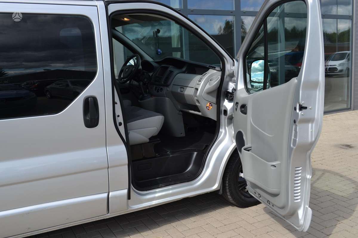 Opel Vivaro 2010 — photo 30