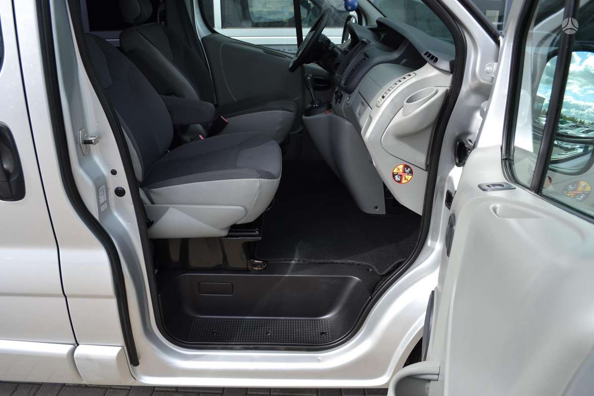 Opel Vivaro 2010 — photo 31