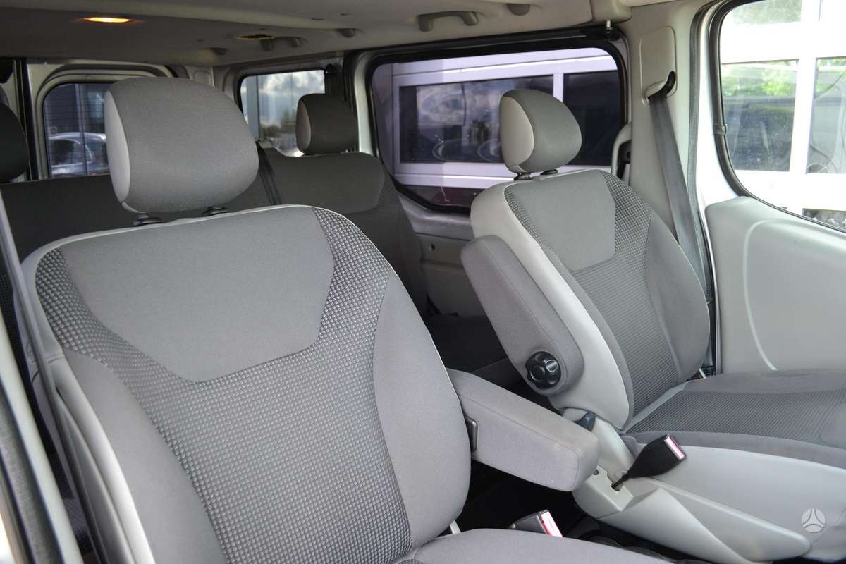 Opel Vivaro 2010 — photo 32