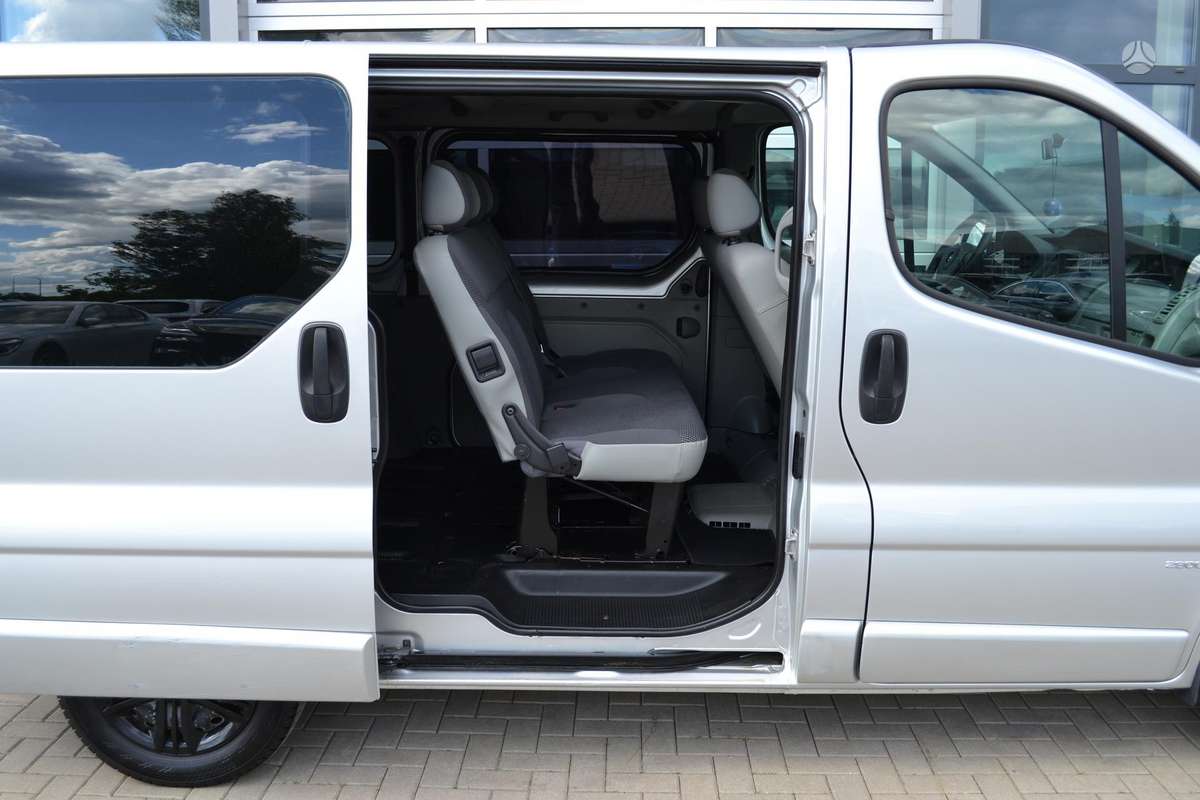Opel Vivaro 2010 — photo 33