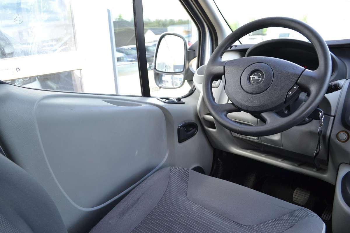 Opel Vivaro 2010 — photo 35