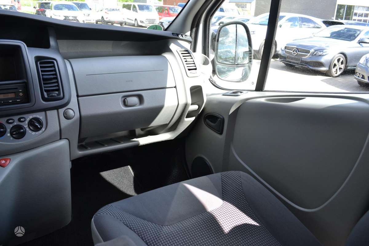 Opel Vivaro 2010 — photo 36