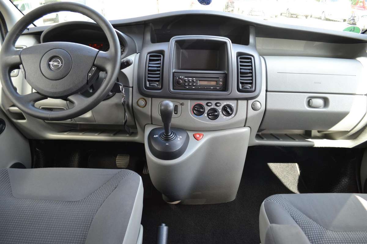 Opel Vivaro 2010 — photo 37