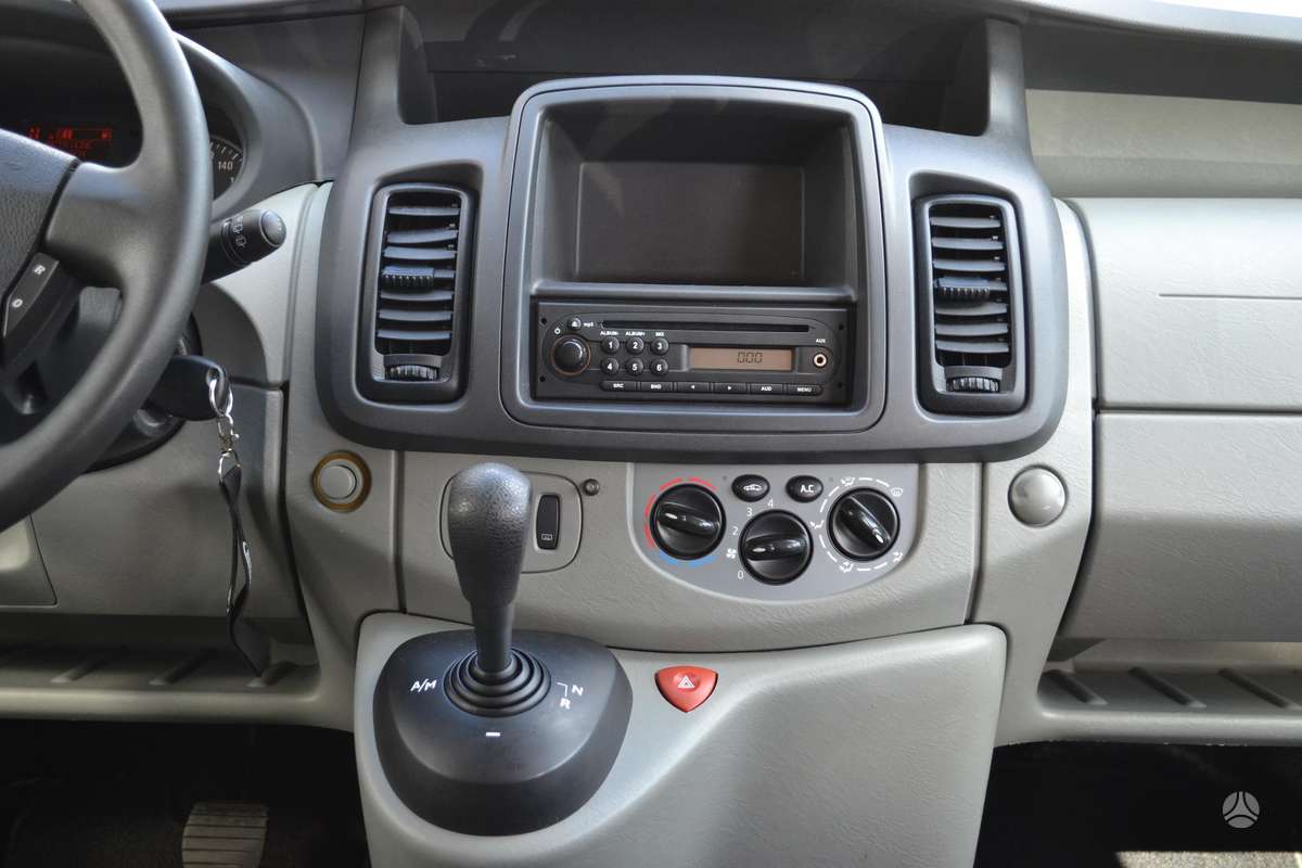 Opel Vivaro 2010 — photo 38