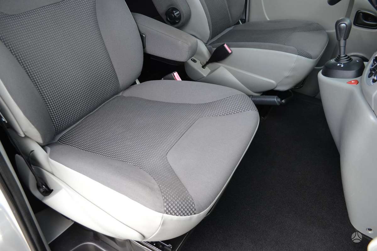 Opel Vivaro 2010 — photo 39