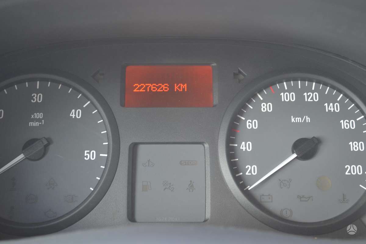 Opel Vivaro 2010 — photo 41