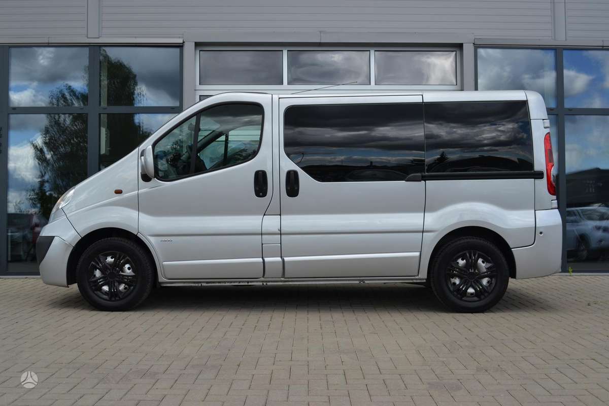 Opel Vivaro 2010 — photo 6