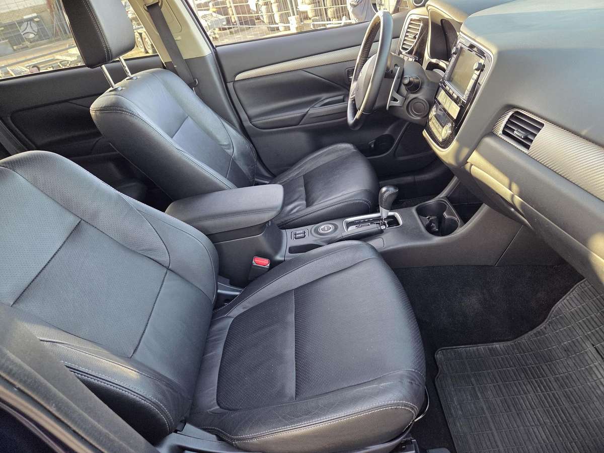 Mitsubishi Outlander 2013 — photo 8