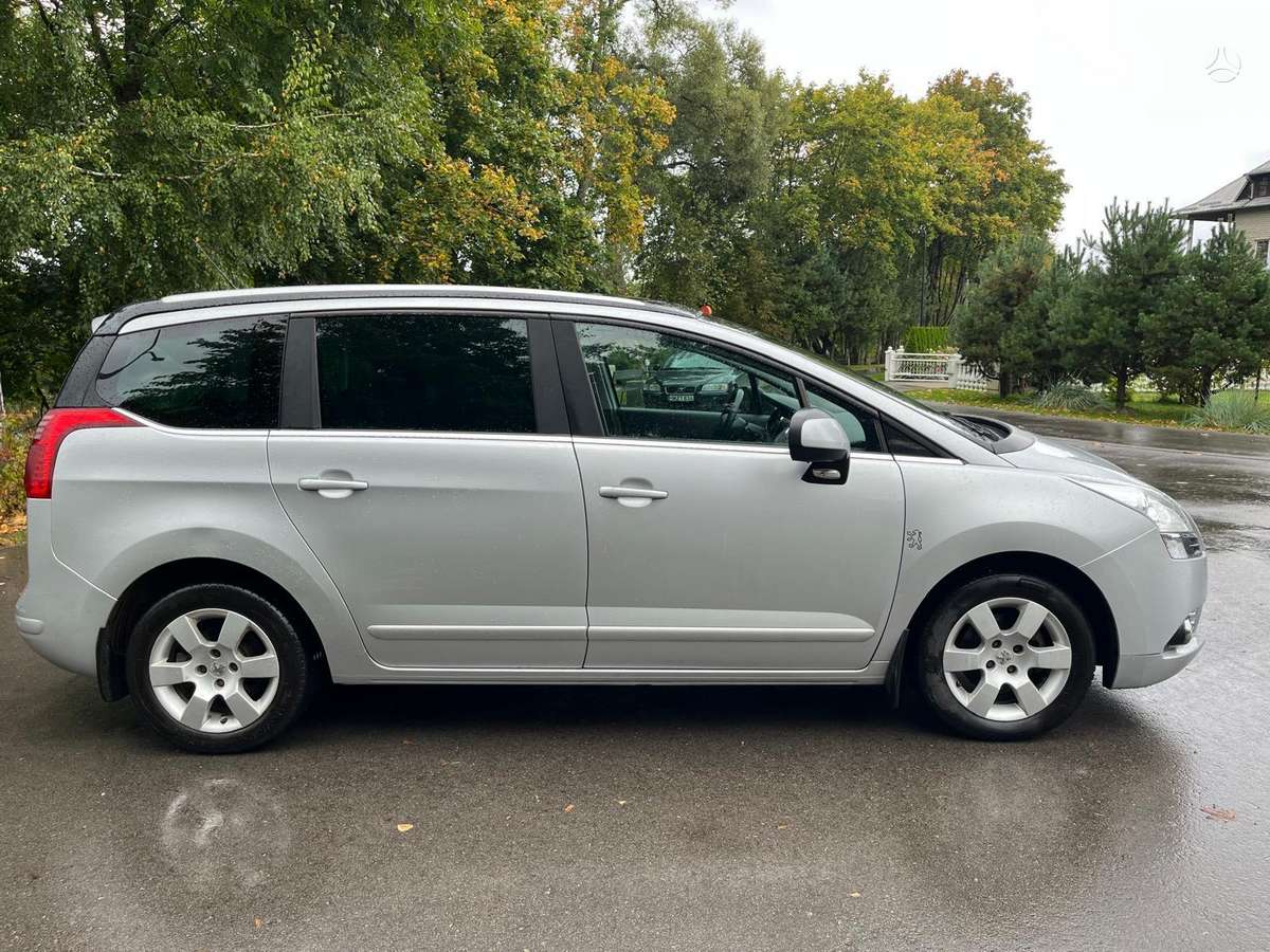 Peugeot 5008 2013 — двигун 1560 cm³, 114 HP (84kW)