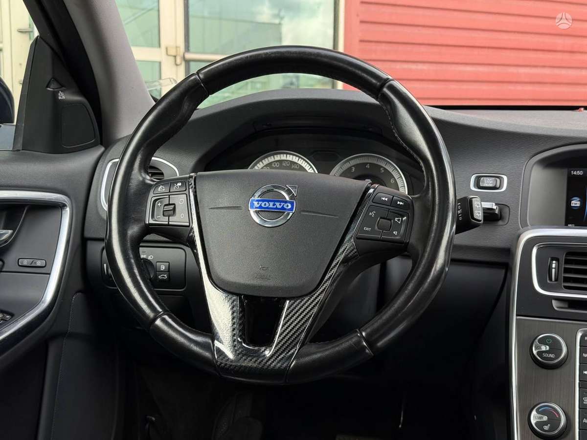 Volvo V60 2012 — photo 11
