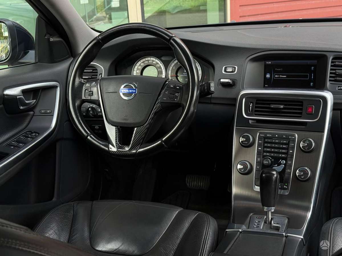 Volvo V60 2012 — photo 12