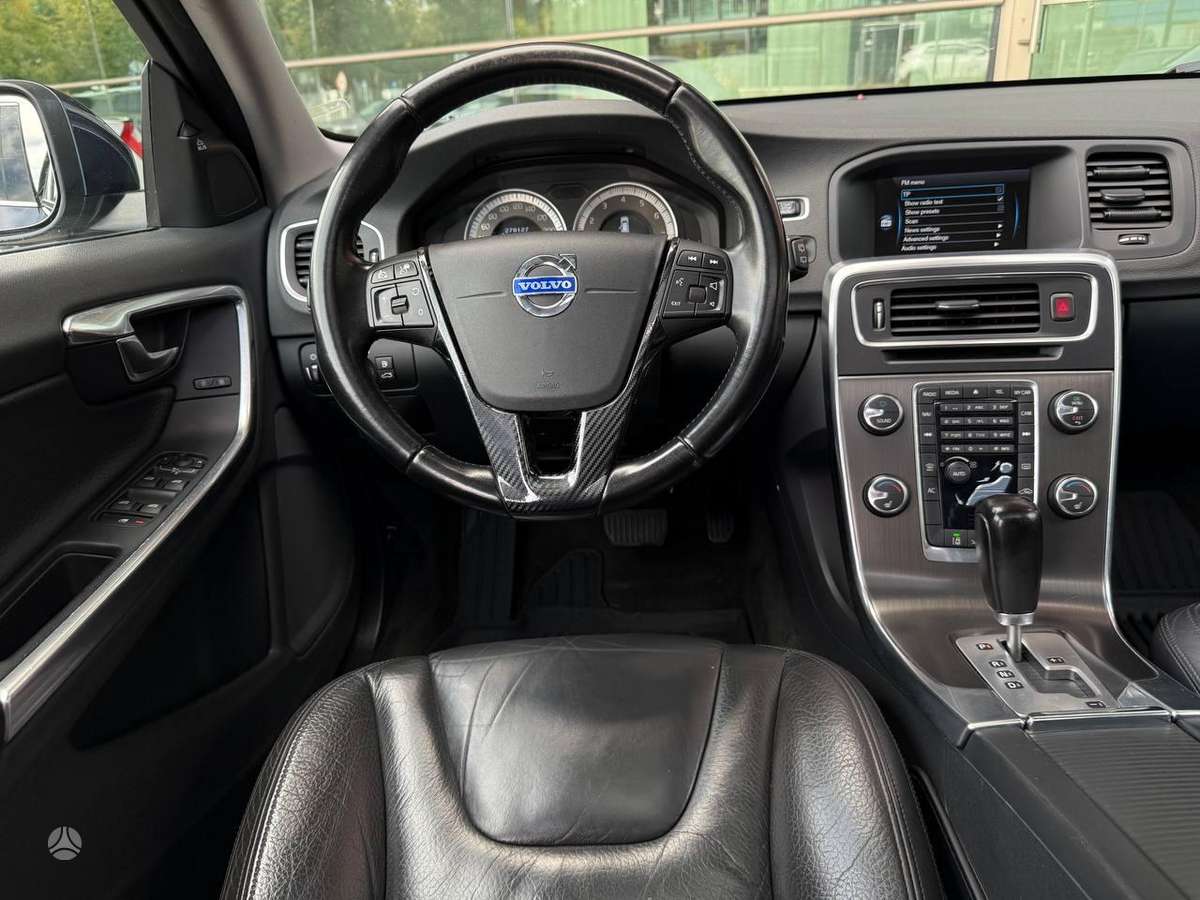 Volvo V60 2012 — photo 13