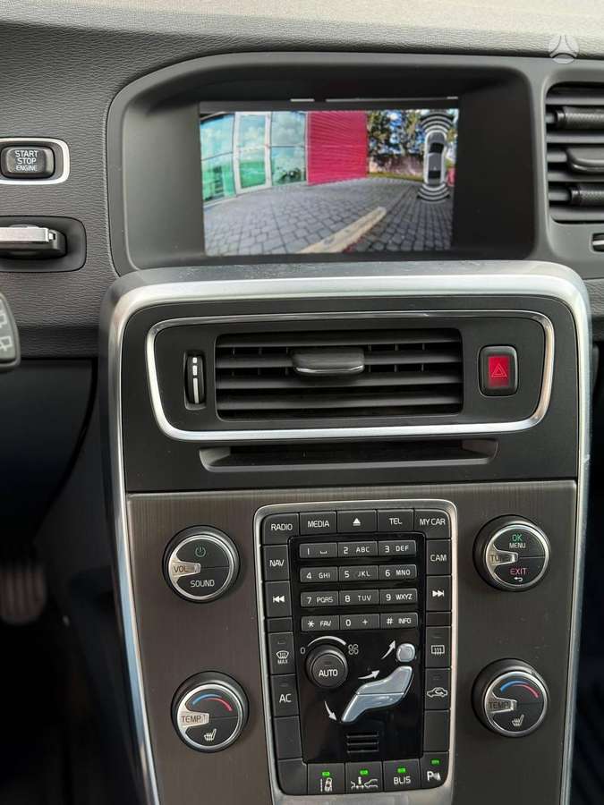 Volvo V60 2012 — photo 16