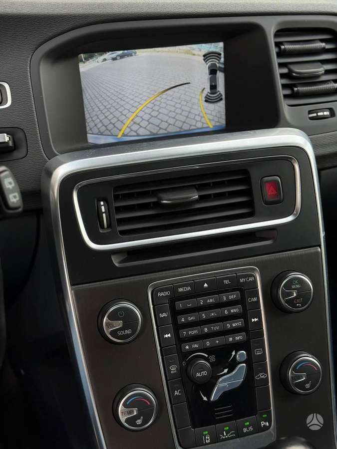 Volvo V60 2012 — photo 18