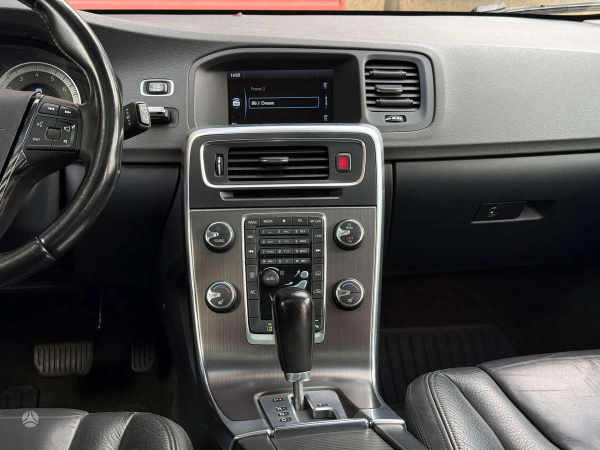 Volvo V60 2012 — photo 21