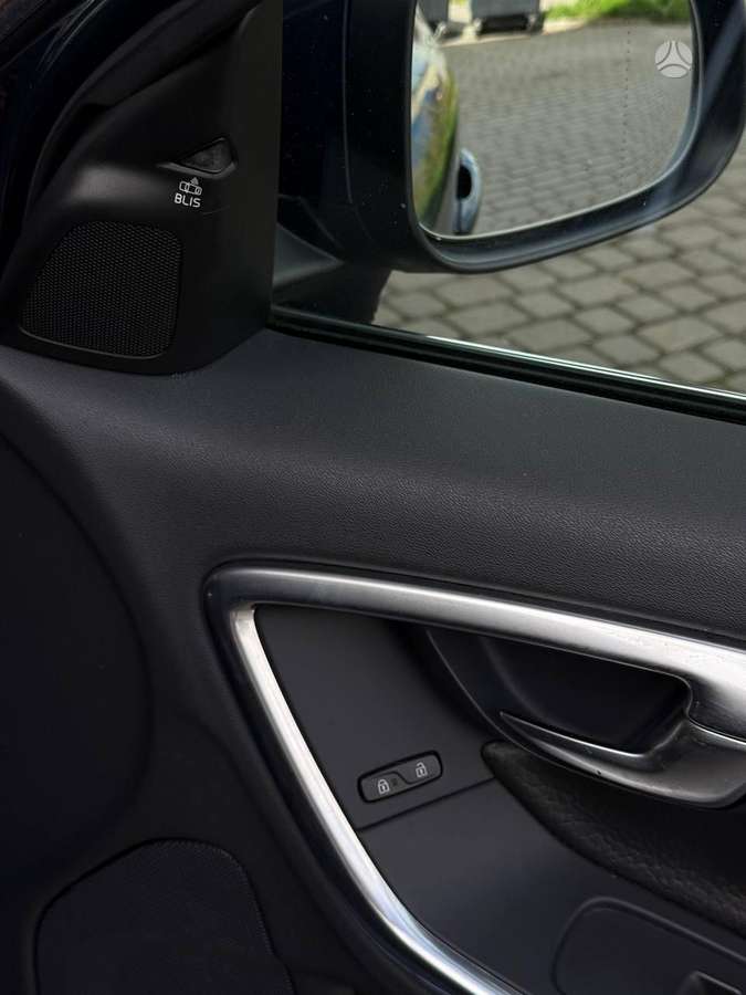 Volvo V60 2012 — photo 25