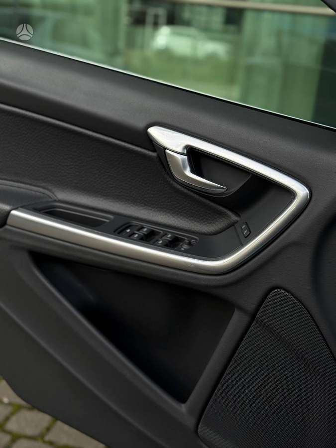 Volvo V60 2012 — photo 28