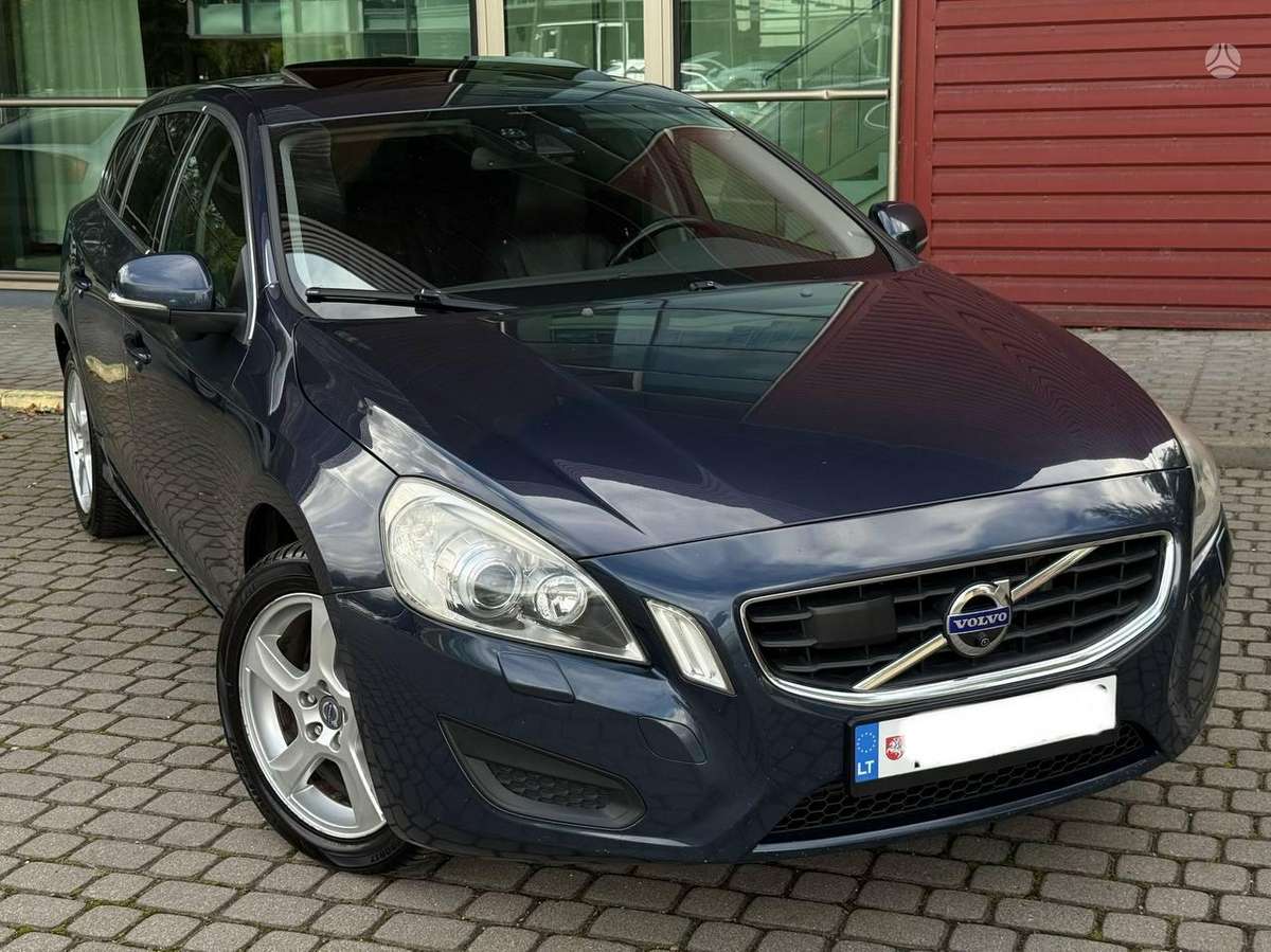 Volvo V60 2012 — interior