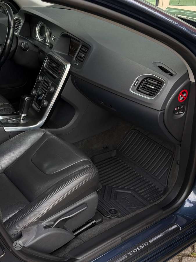 Volvo V60 2012 — photo 30