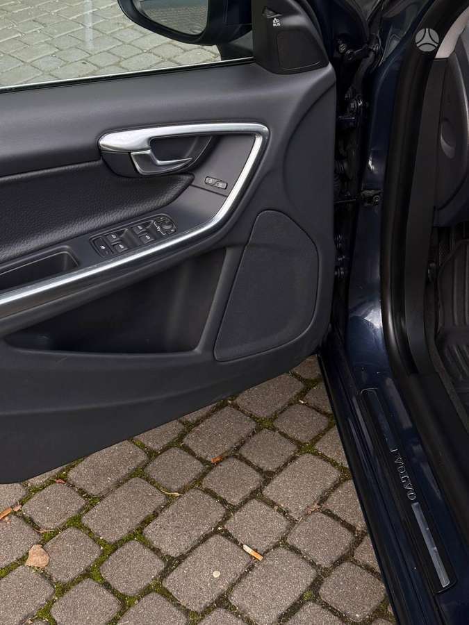Volvo V60 2012 — photo 31