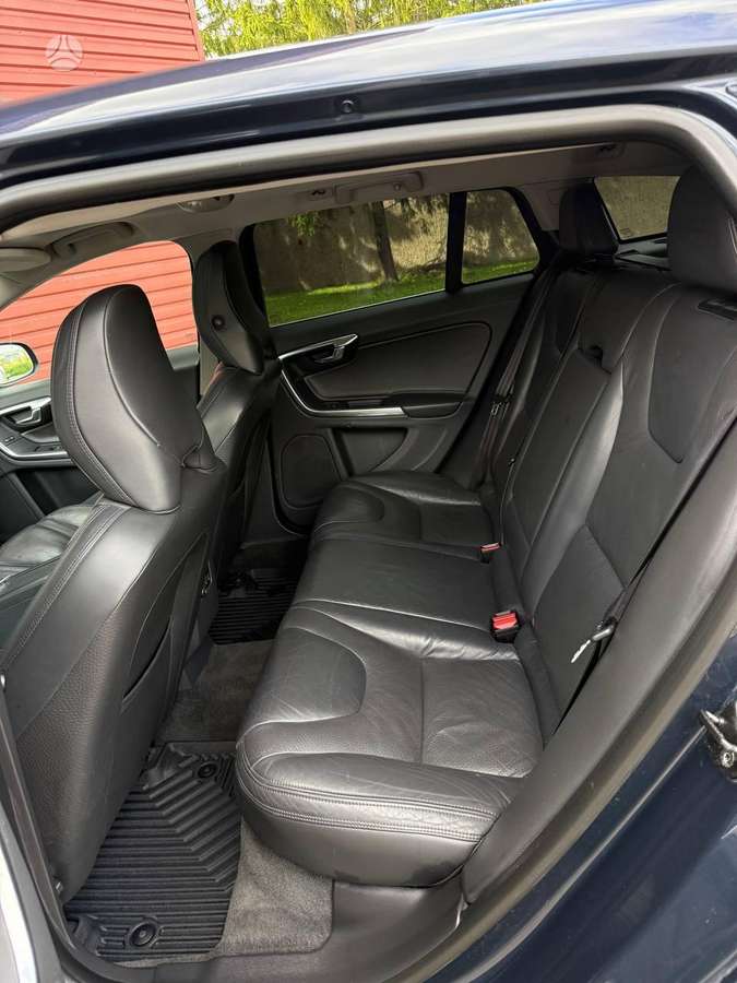 Volvo V60 2012 — photo 33