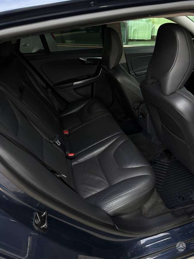 Volvo V60 2012 — photo 34