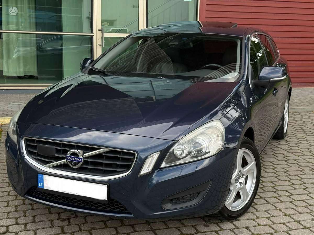 Volvo V60 2012 — engine 1596 cm³, 179 HP (132kW)