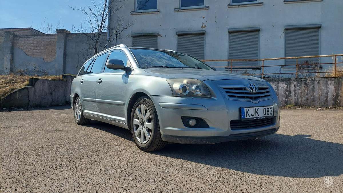 Toyota Avensis 2007 — вигляд ззаду