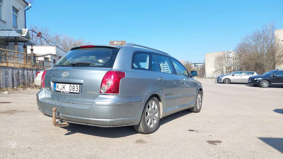 Toyota Avensis 2007 — салон
