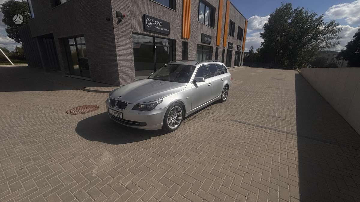 BMW 525 2008 — rear view