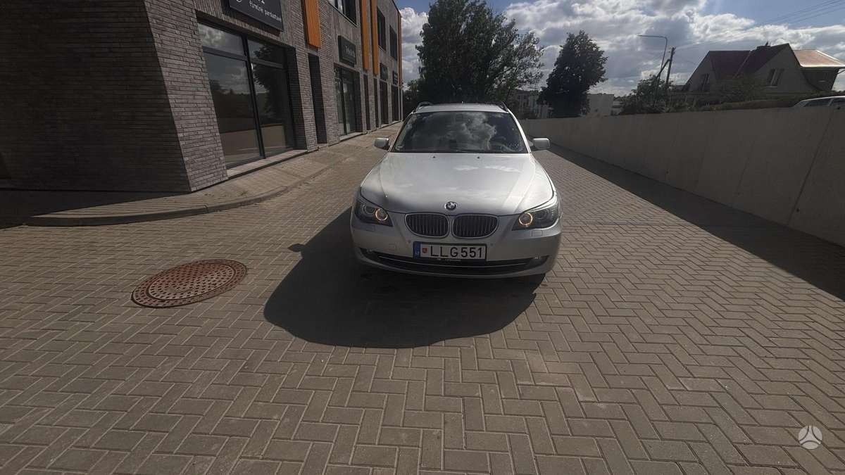 BMW 525 2008 — interior