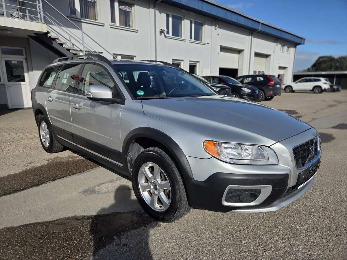 Volvo XC70 2009 — interior