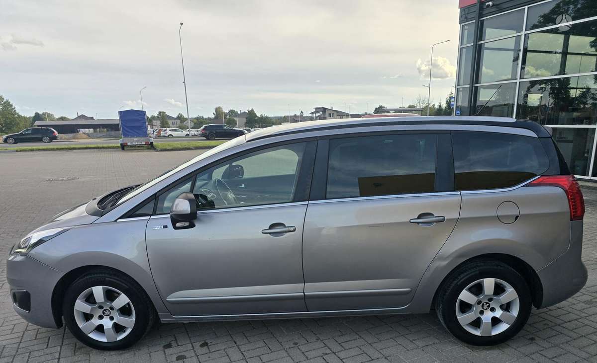 Peugeot 5008 2014 — photo 10