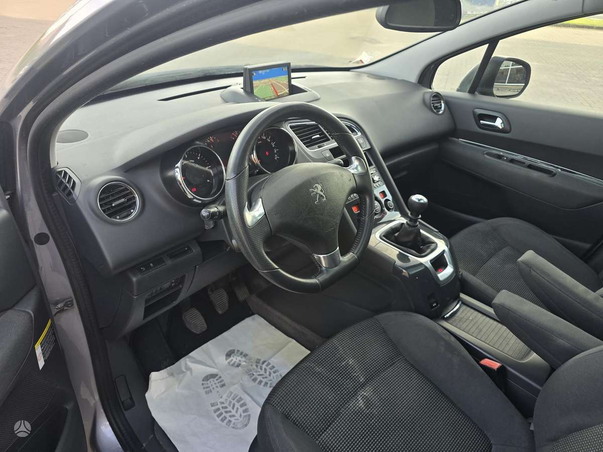 Peugeot 5008 2014 — photo 16