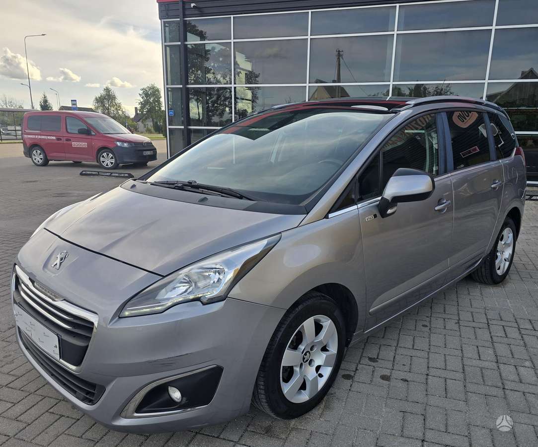 Peugeot 5008 2014 — interior