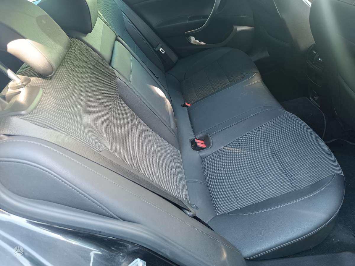 Opel Insignia 2011 — photo 17