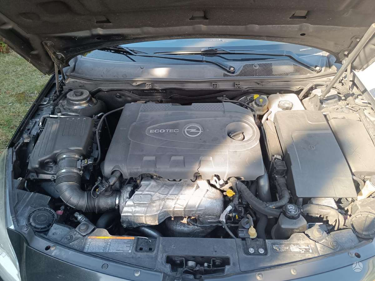 Opel Insignia 2011 — photo 18