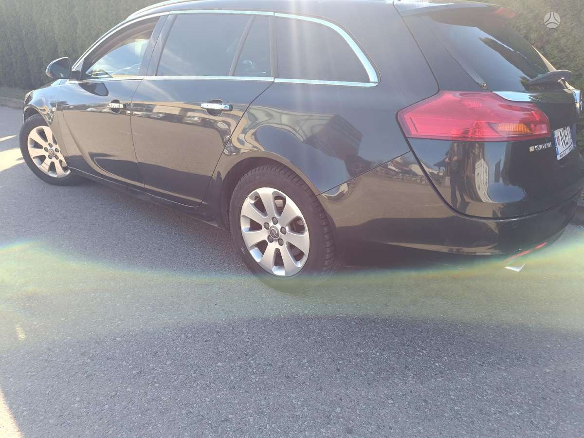 Opel Insignia 2011 — rear view