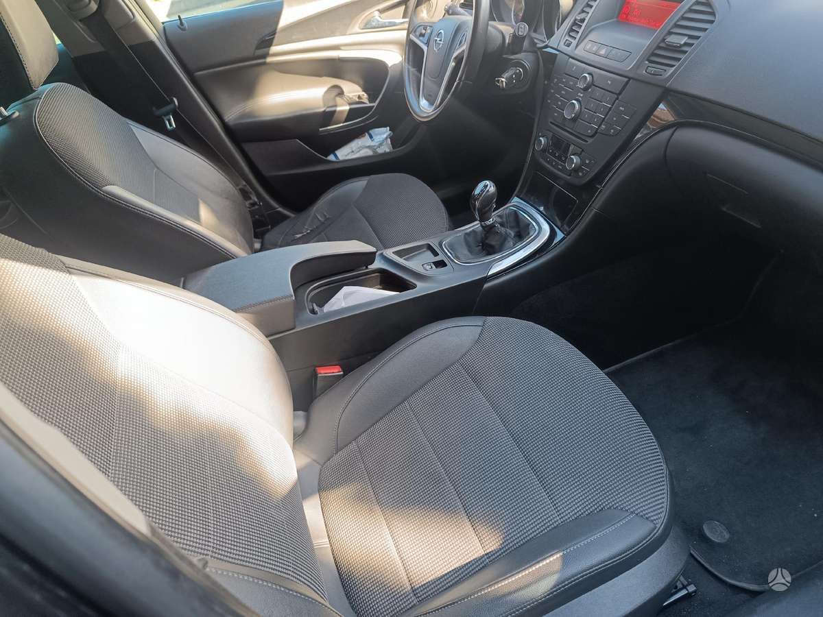 Opel Insignia 2011 — photo 8