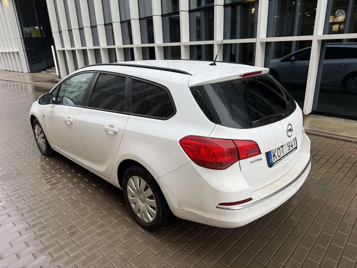 Opel Astra 2013 — двигун 1686 cm³, 110 HP (81kW)