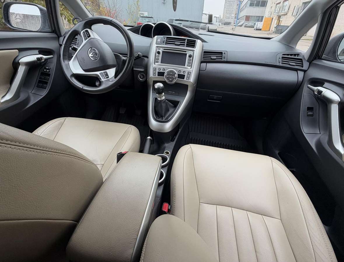 Toyota Verso 2012 — photo 10